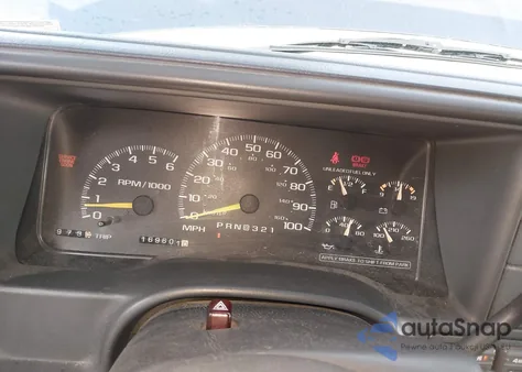 1999 Chevrolet Suburban K1500 z USA, uszkodzony, nr VIN 3GNFK16R1XG183597